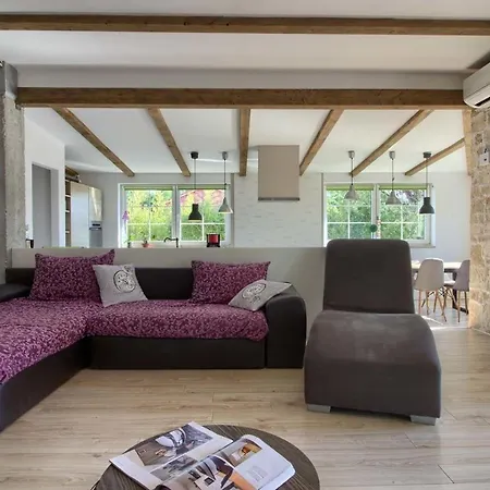 Mit Privatpool Fuer 12 Personen Ca 300 Qm In Sisan, Istrien Suedkueste Von Istrien * Sisan