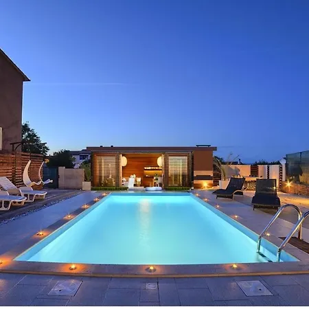 Holiday home Mit Privatpool Fuer 12 Personen Ca 300 Qm In Sisan, Istrien Suedkueste Von Istrien