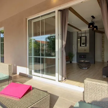 Mit Privatpool Fuer 12 Personen Ca 300 Qm In Sisan, Istrien Suedkueste Von Istrien Holiday home