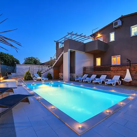 Mit Privatpool Fuer 12 Personen Ca 300 Qm In Sisan, Istrien Suedkueste Von Istrien Holiday home Sisan