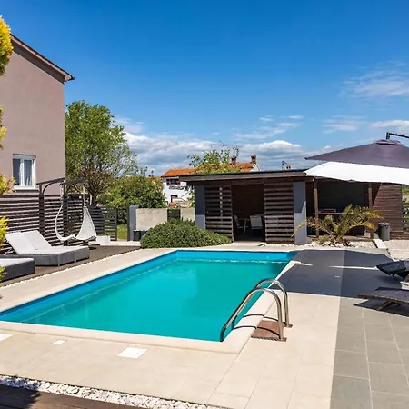 Holiday home Mit Privatpool Fuer 12 Personen Ca 300 Qm In Sisan, Istrien Suedkueste Von Istrien Sisan