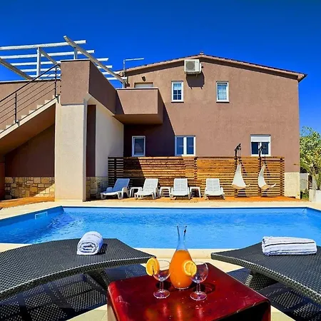 Holiday home Mit Privatpool Fuer 12 Personen Ca 300 Qm In Sisan, Istrien Suedkueste Von Istrien *