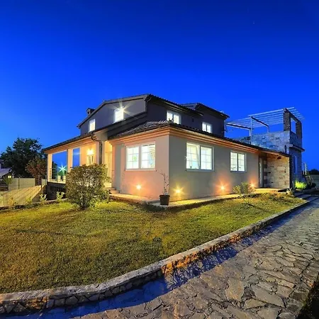 Holiday home Mit Privatpool Fuer 12 Personen Ca 300 Qm In Sisan, Istrien Suedkueste Von Istrien