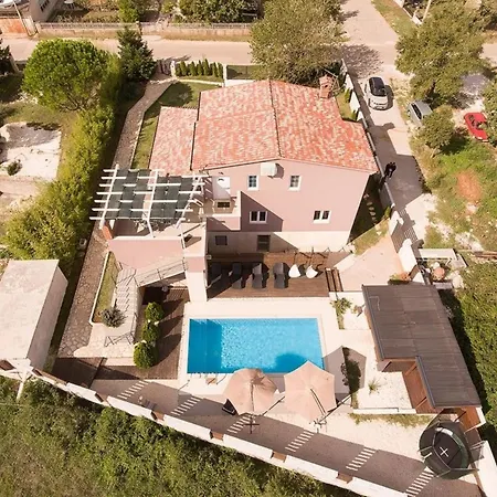 Mit Privatpool Fuer 12 Personen Ca 300 Qm In Sisan, Istrien Suedkueste Von Istrien * Sisan